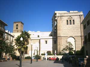 Vista de la entrada sur desde la plaza del Ayuntamiento